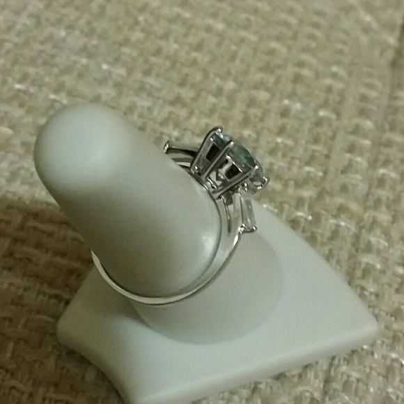 2.65 Carat VVS1 Ice Blue Round Cut Moissanite Ring - Picture 4 of 8